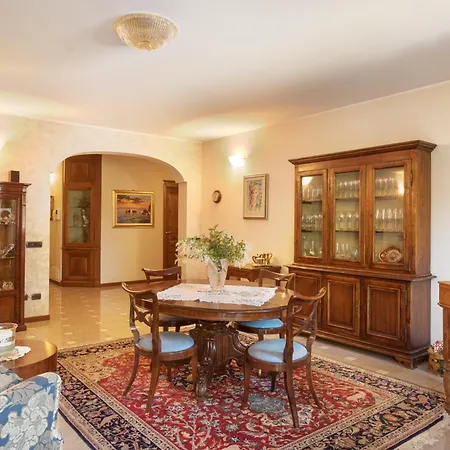 Valchero 12, Emma Villa *