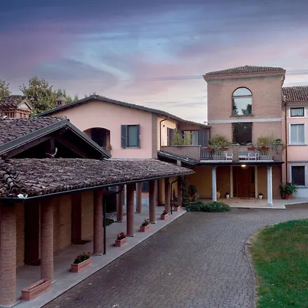 Vila Valchero 12, Emma *