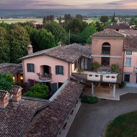 Vila Valchero 12, Emma *