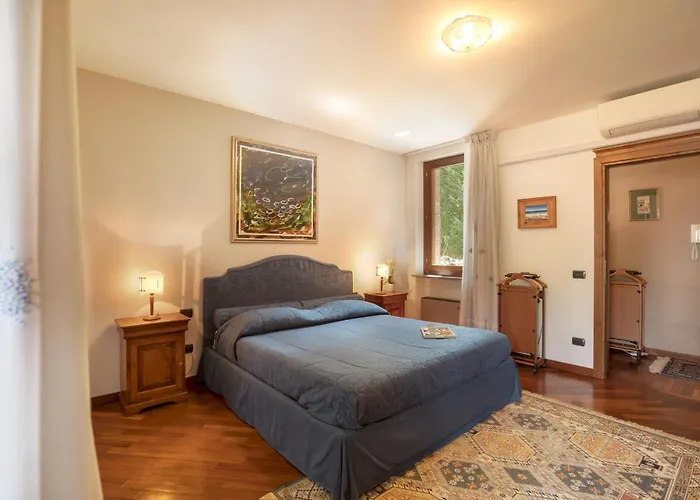 Valchero 12, Emma Βίλα