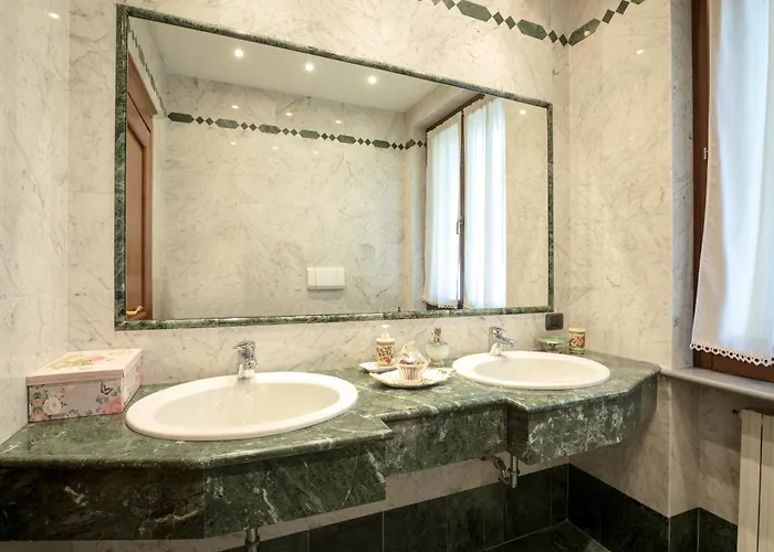 Valchero 12, Emma Βίλα